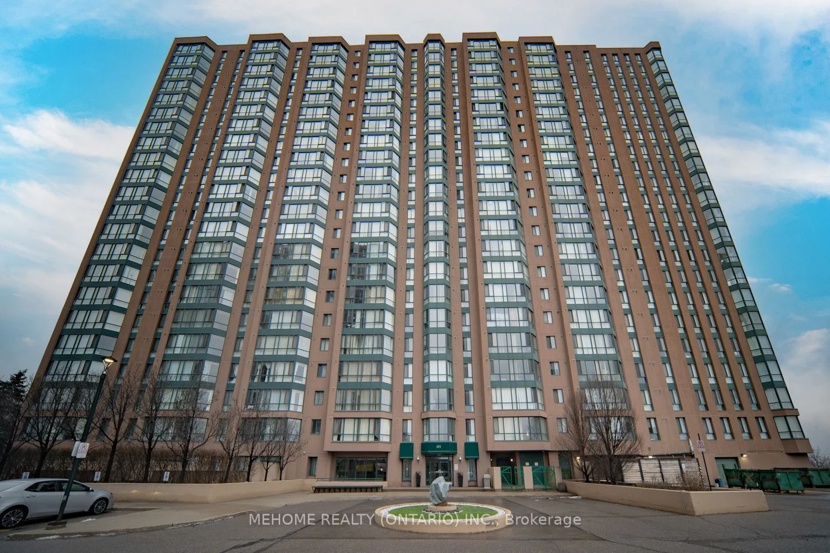 145 Hillcrest Avenue 803, Mississauga, ON L5B 3Z1