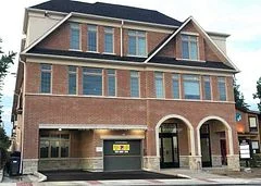 215 Broadway Street 207, Mississauga, On L5m 1j1