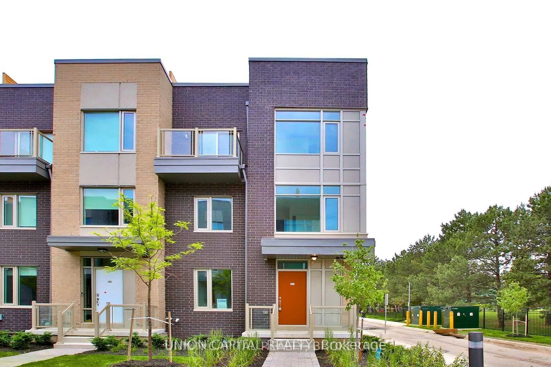 12 Applewood Lane 12, Toronto W08, ON M9C 0C1