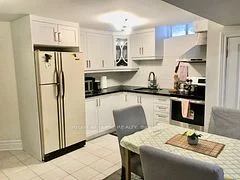 289 Laurentian Avenue, Mississauga, ON L4Z 2S2