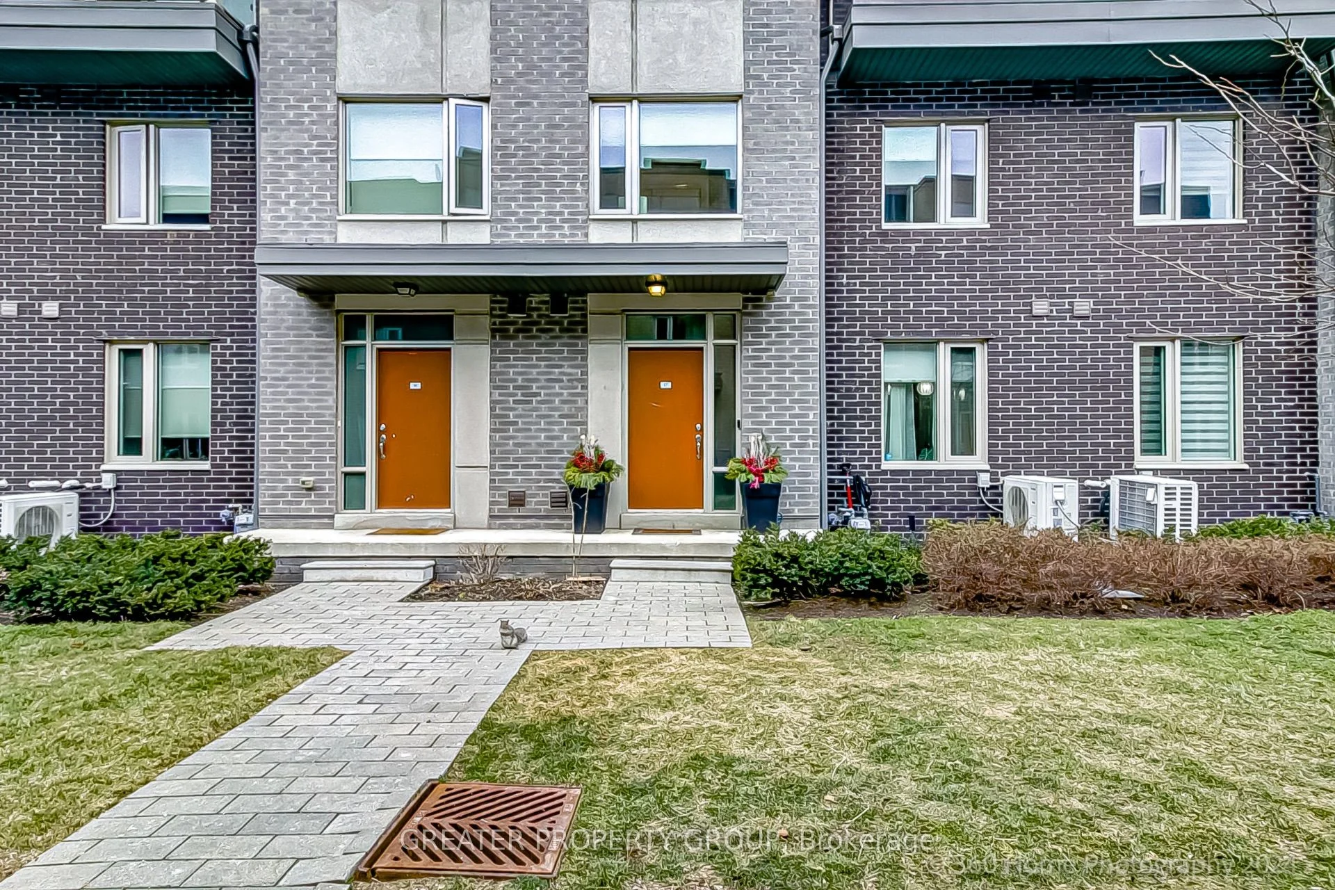 18 Applewood Lane 17, Toronto W08, On M9c 0c1
