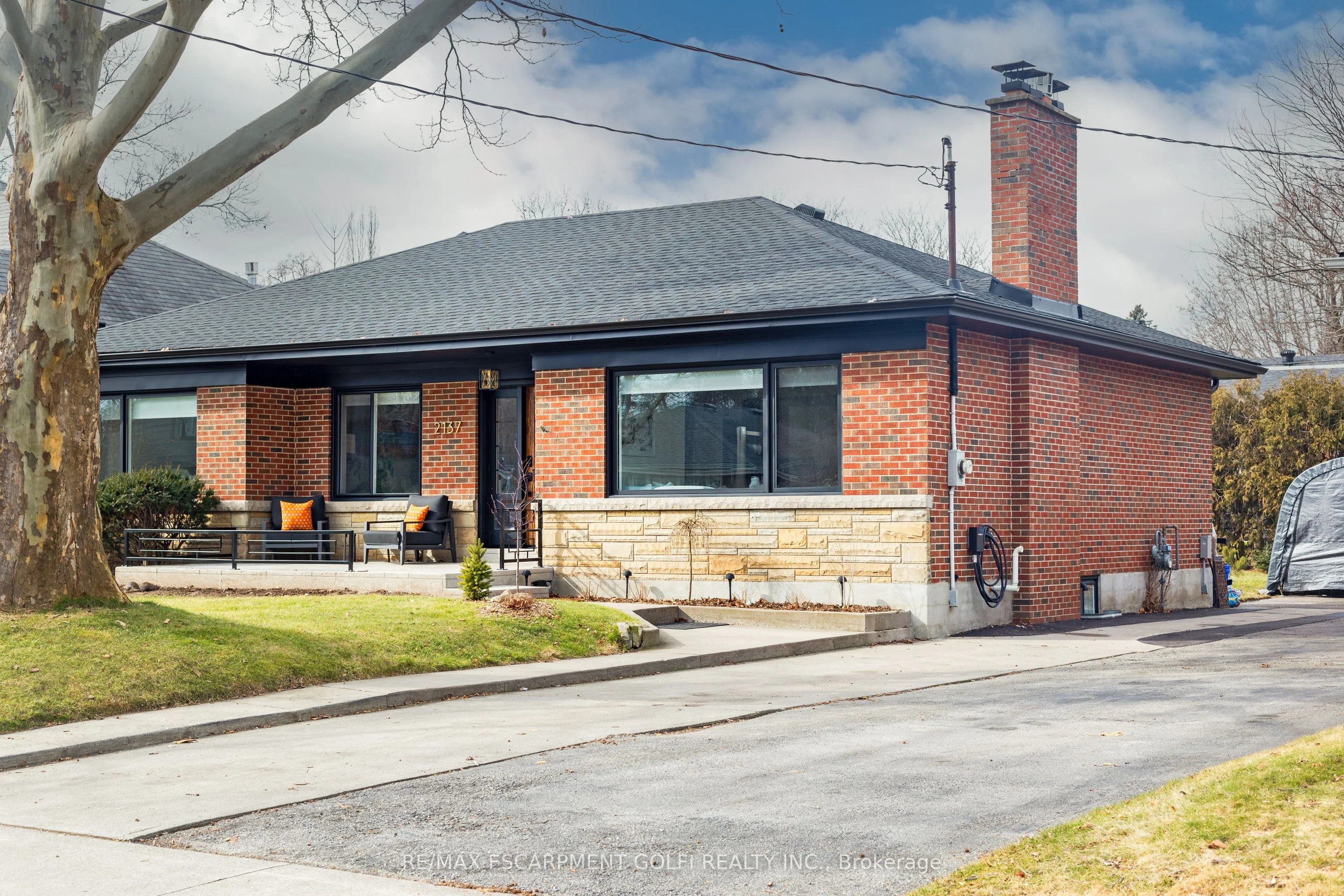 2137 Courtland Drive, Burlington, ON L7R 1R7