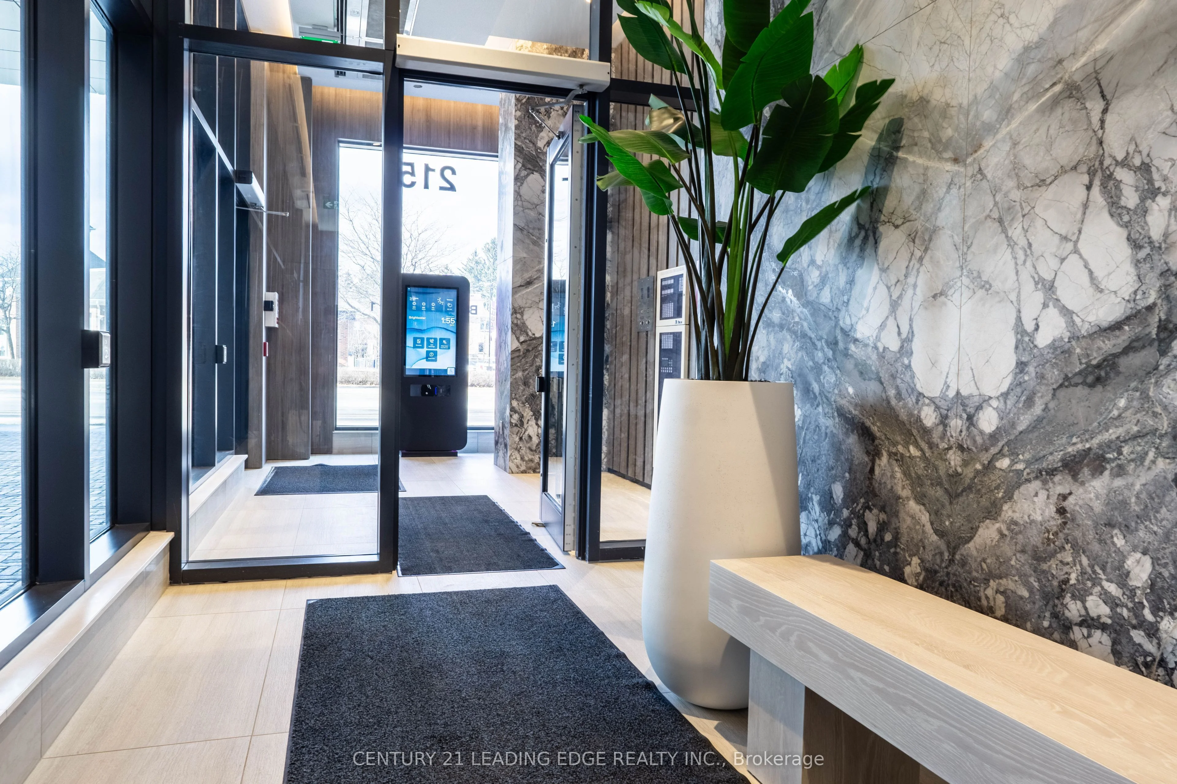 215 Lakeshore Road W 331, Mississauga, On L5h 0a7