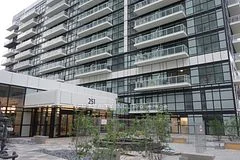 251 Manitoba Street 517, Toronto W06, On M8y 0c7