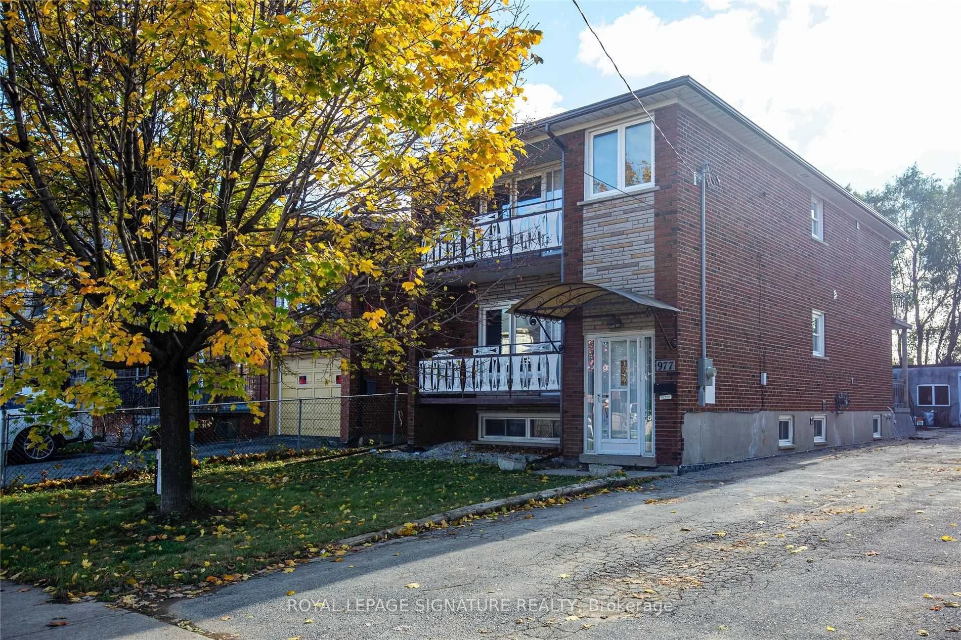 977 Glencairn Avenue 1, Toronto W04, On M6b 2a8