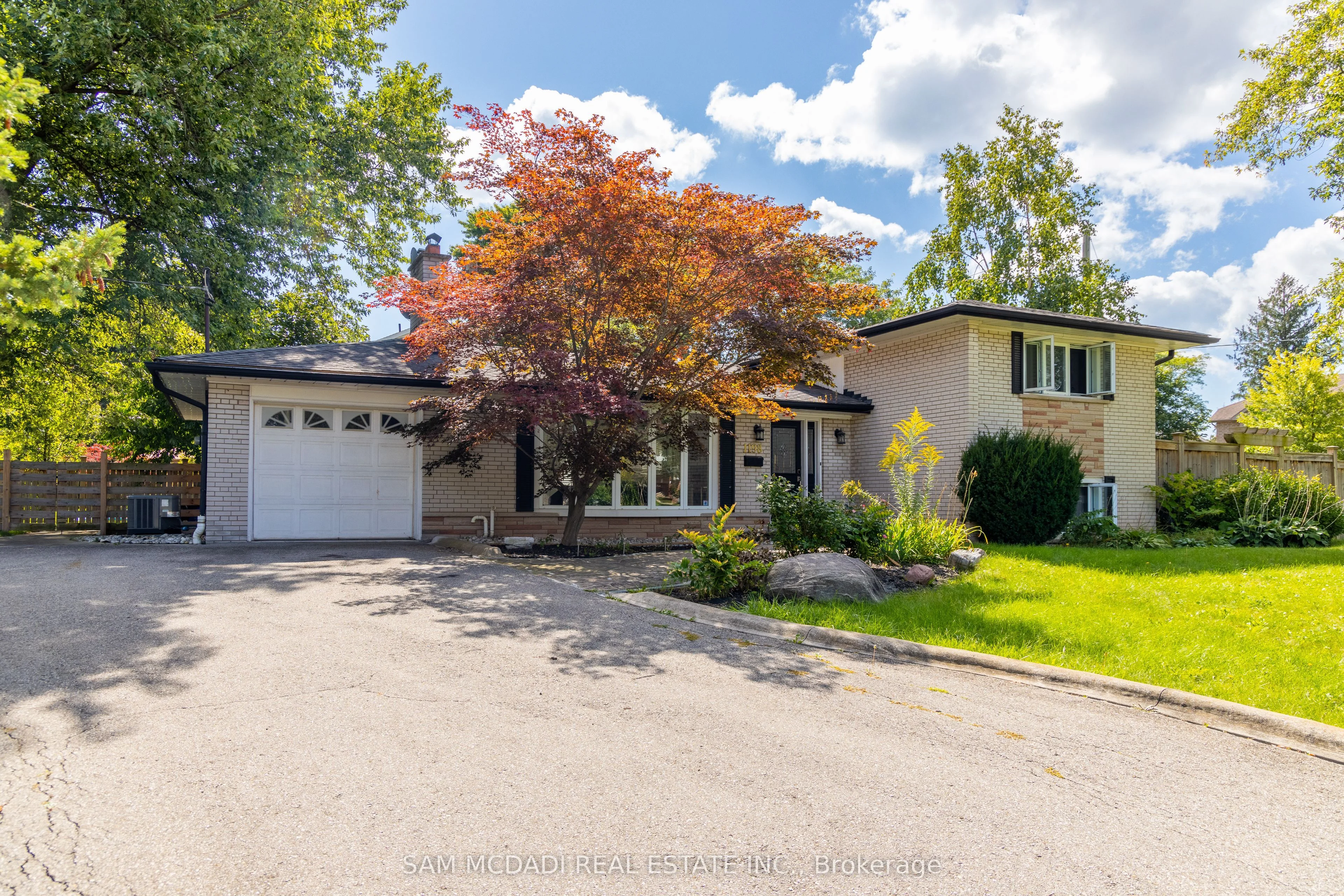 1198 Willowbrook Drive, Oakville, ON L6L 2J8