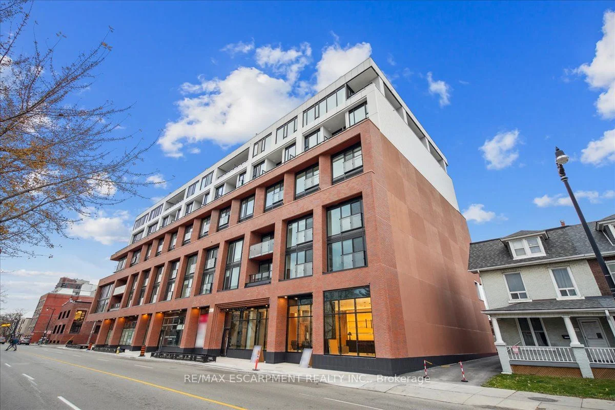 2720 Dundas Street W 418, Toronto W02, ON M6P 1Y2