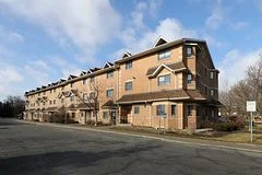 98 William Street 104, Mississauga, ON L5M 1J5