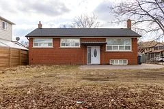 3304 Cawthra Road, Mississauga, ON L5A 2X7