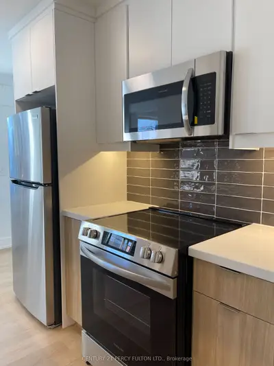46 Montye Avenue 8, Toronto W02, On M6s 2g9