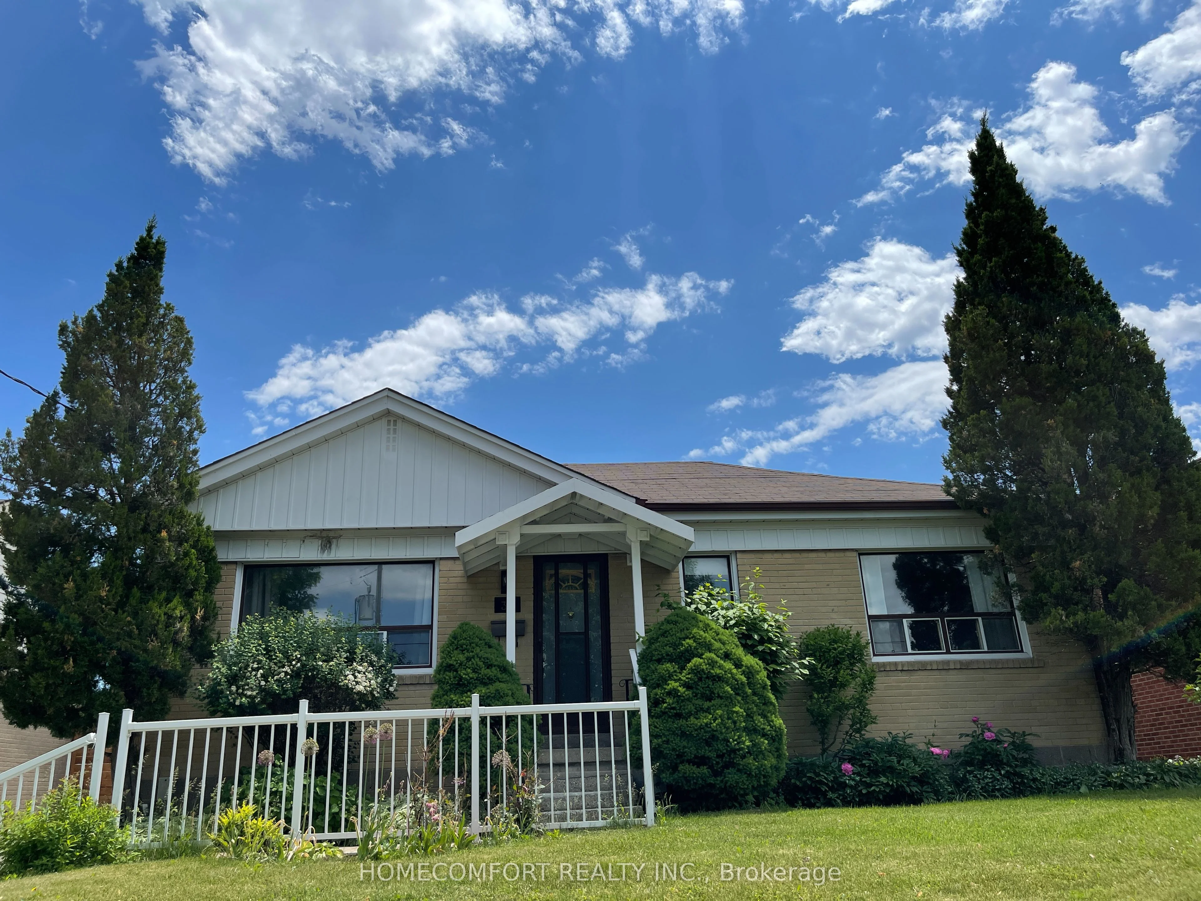 33 Parent Avenue Lower, Toronto W05, On M3m 1z8