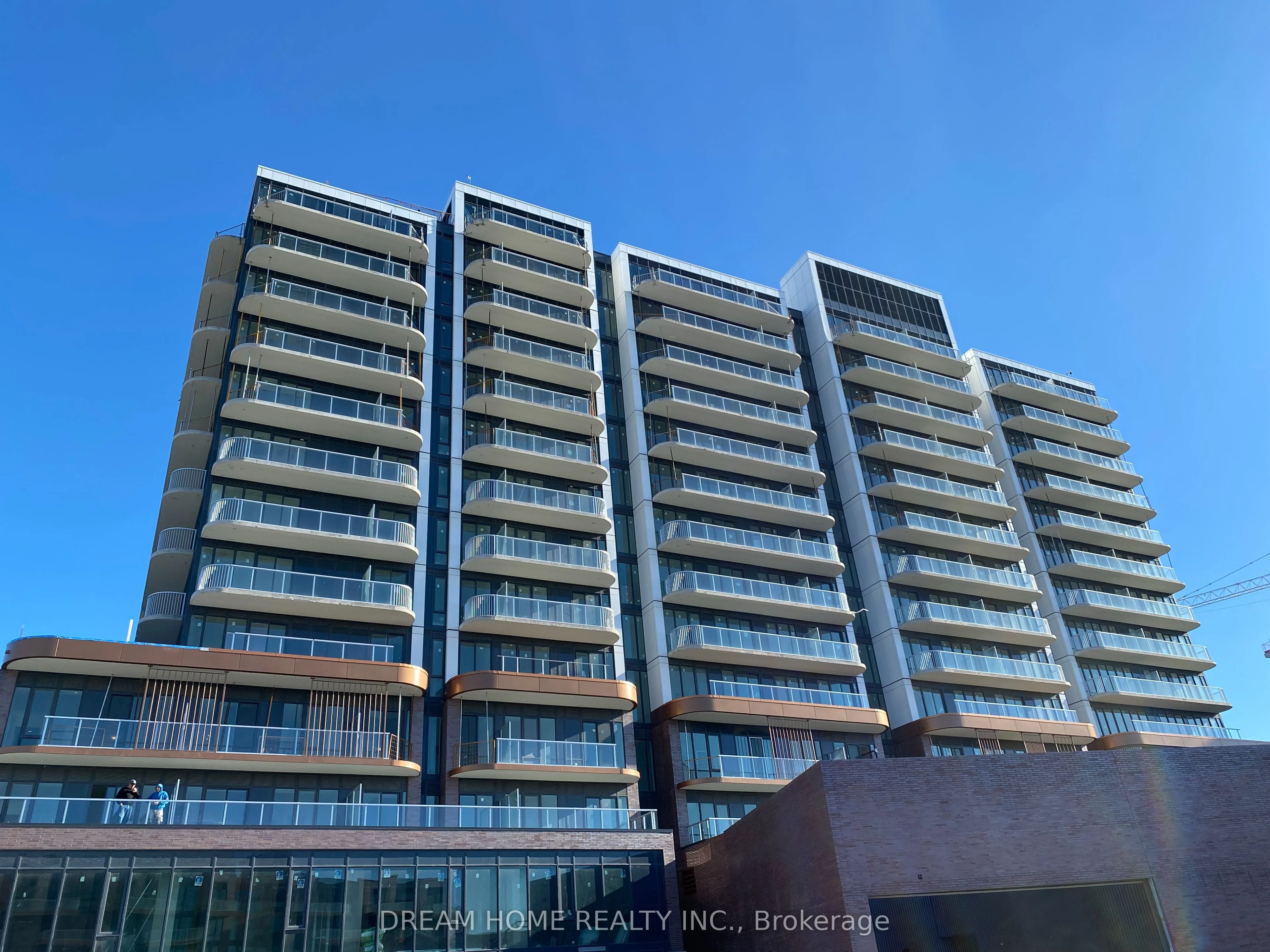 220 Missinnihe Way 303, Mississauga, ON L5H 0A9