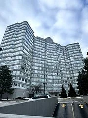 50 Kingsbridge Garden Circle 1508, Mississauga, On L5r 1y2