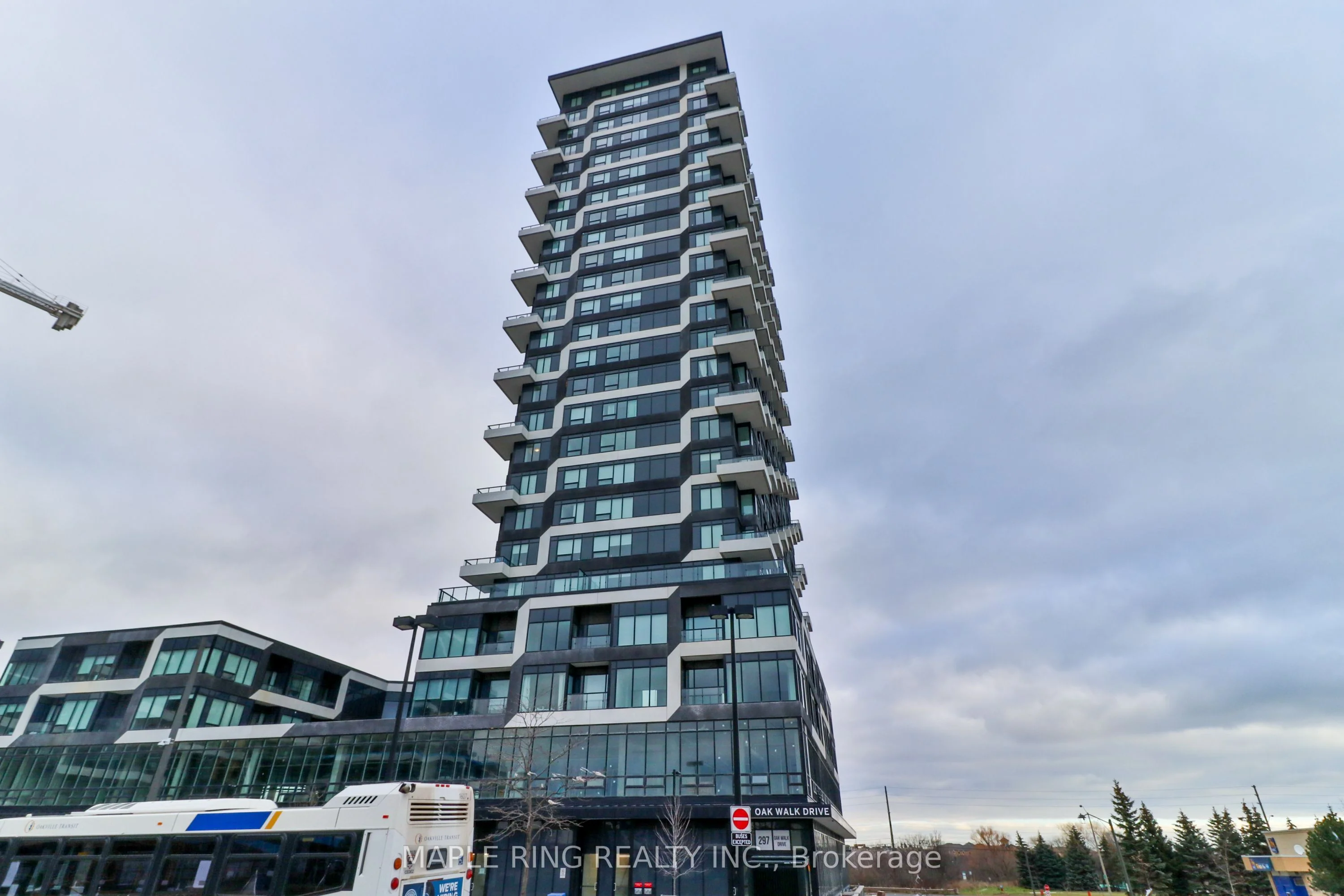 297 Oak Walk Drive 319, Oakville, On L6h 6r3