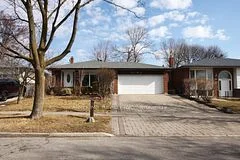 3259 Strabane Drive, Mississauga, On L5c 1w9