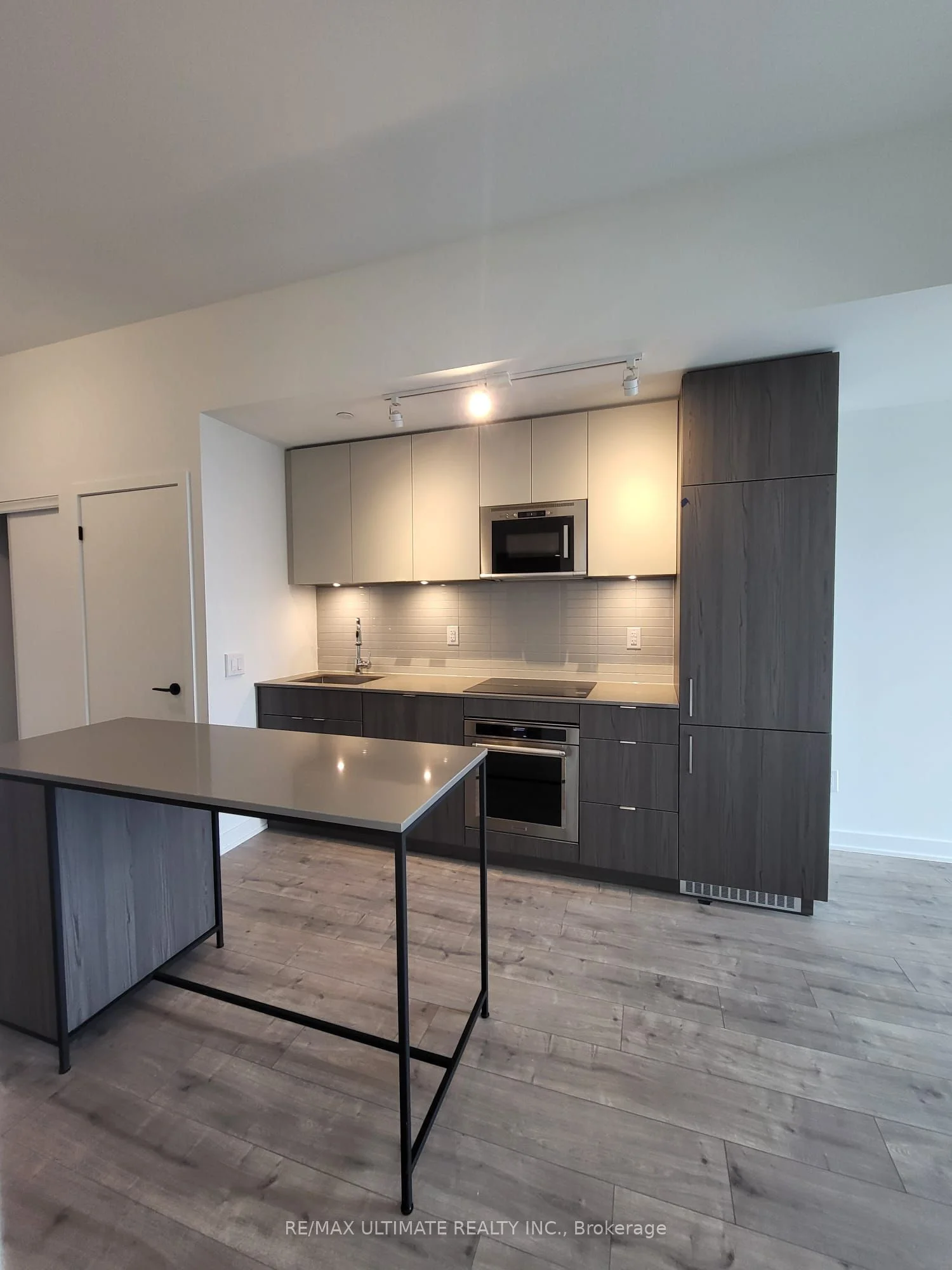 220 Missinnihe Way 310, Mississauga, On L5h 0a9