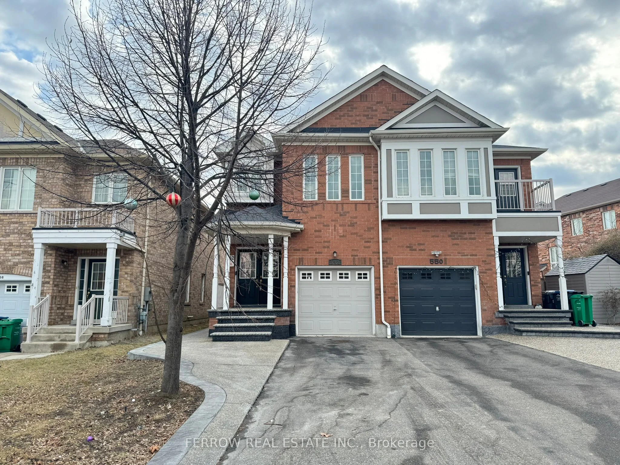 552 Courtney Valley Road, Mississauga, ON L5V 0C2