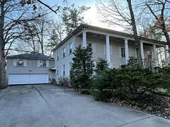 10 Woodmere Court, Toronto W08, On M9a 3j2