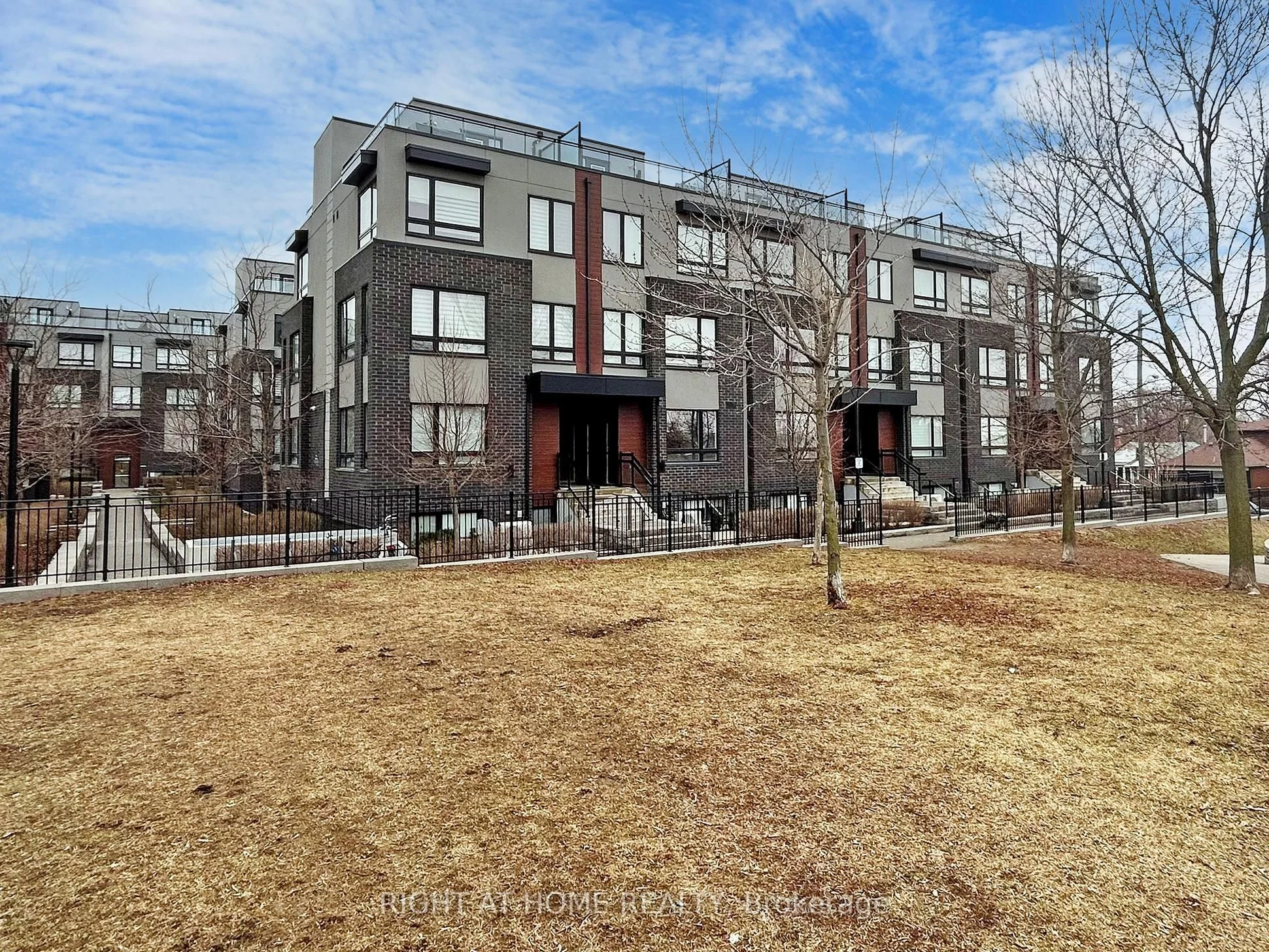 1100 Briar Hill Avenue 201, Toronto W04, On M6b 1m7