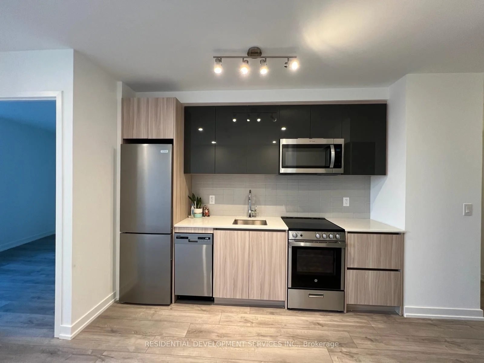 3100 Keele Street 911, Toronto W05, ON M3M 0E1