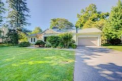 68 Ennisclare Drive E, Oakville, ON L6J 4N2