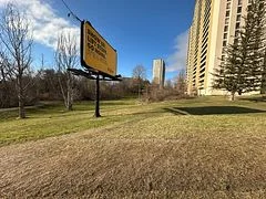 35 Foutainhead Road W, Toronto W05, ON M3J 2V7
