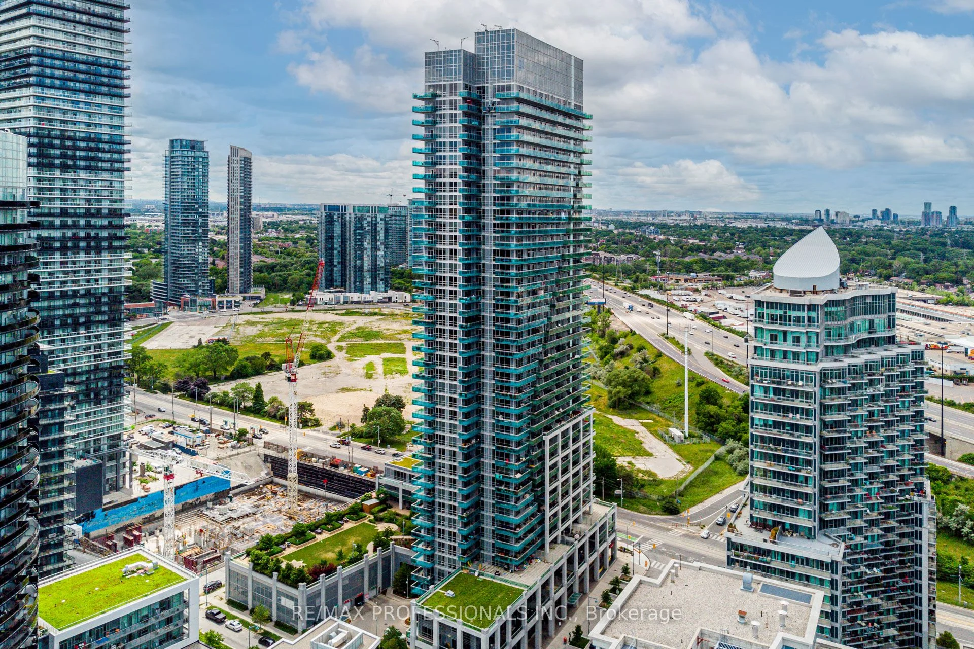 16 Brookers Lane 303, Toronto W06, ON M8V 0A5