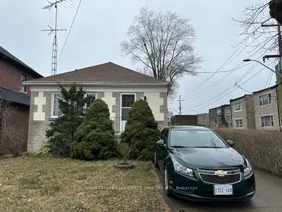 6 Hiawatha Parkway, Mississauga, On L5g 3r7