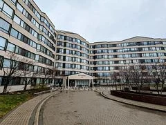 1001 Cedarglen Gate 309, Mississauga, ON L5C 4R2
