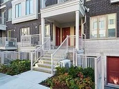 90 Eastwood Park Gardens 8, Toronto W06, ON M8W 0B2
