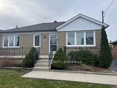 295 Falstaff Avenue, Toronto W04, On M6l 2g4