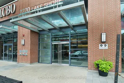 2220 Lakeshore Boulevard W 1002, Toronto W06, On M8v 0c1