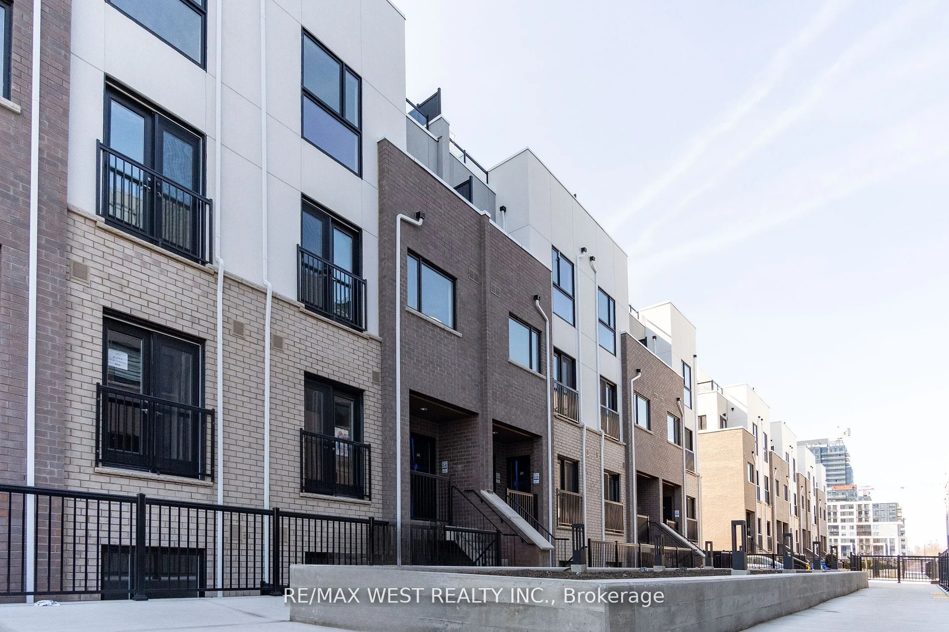 349 Wheat Boom Drive 344, Oakville, On L6h 7x5