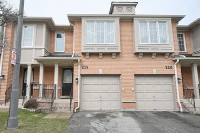 5030 Heatherleigh Avenue N 219, Mississauga, On L5v 2g7
