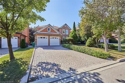6020 St. Ives Way, Mississauga, On L5n 4m1