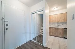 1055B Forestwood Drive 217, Mississauga, ON L5C 2T8