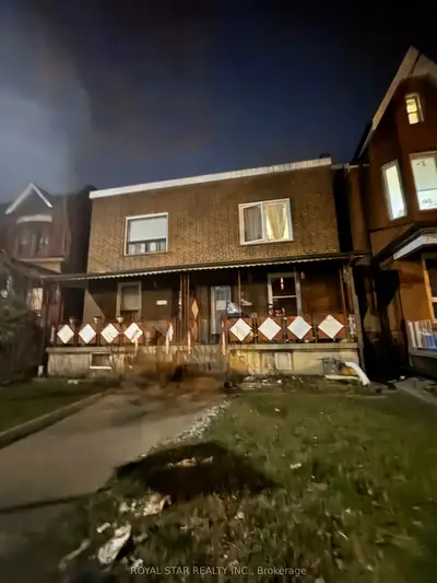 19 Laughton Avenue, Toronto W03, ON M6N 2W8