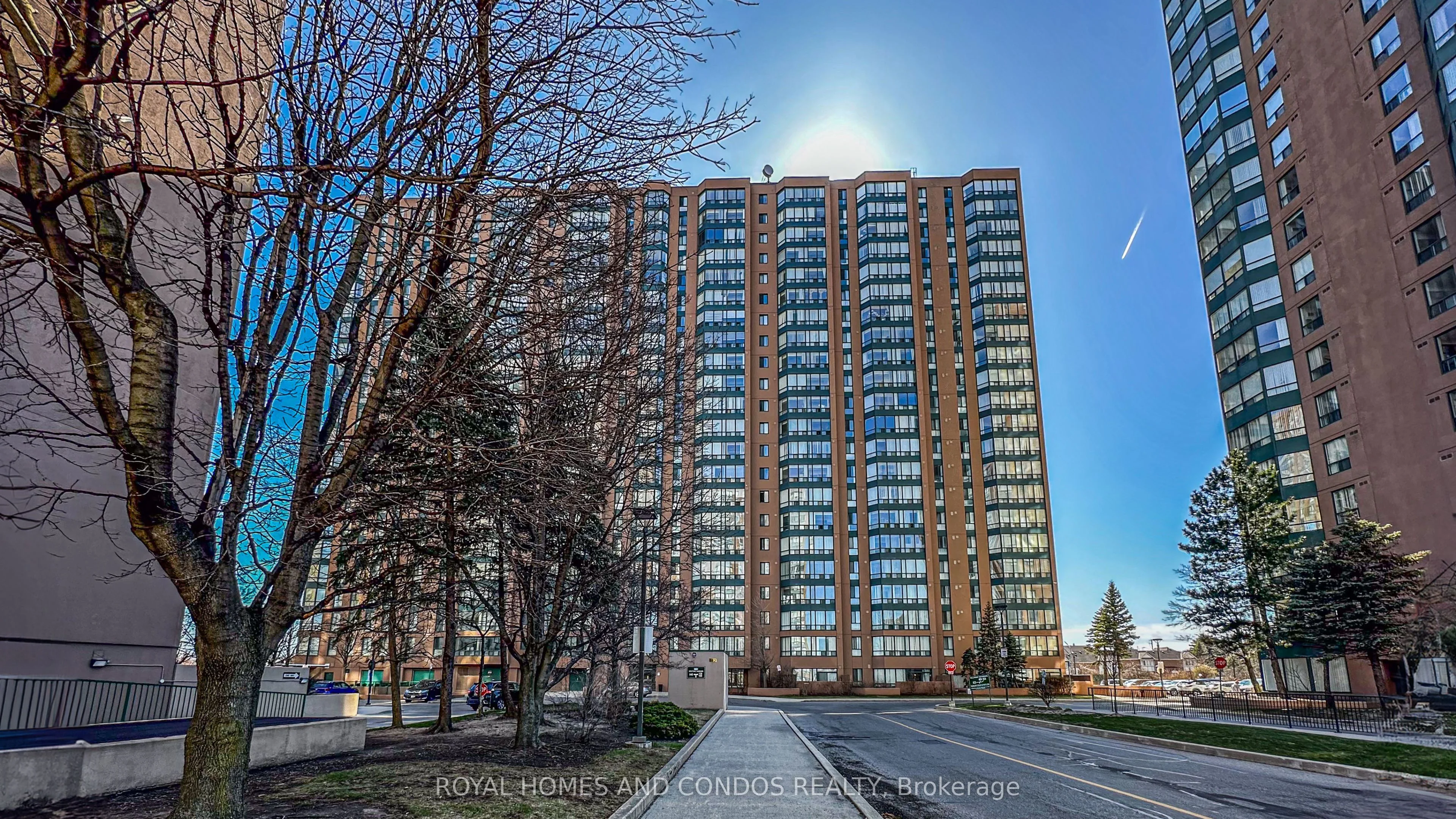 155 Hillcrest Avenue 914, Mississauga, ON L5B 3Z2