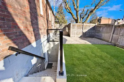 38 Montcalm Avenue Bsmt, Toronto W04, On M6e 4n7