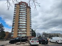 25 Fairview Road W 504, Mississauga, On L5b 3y8