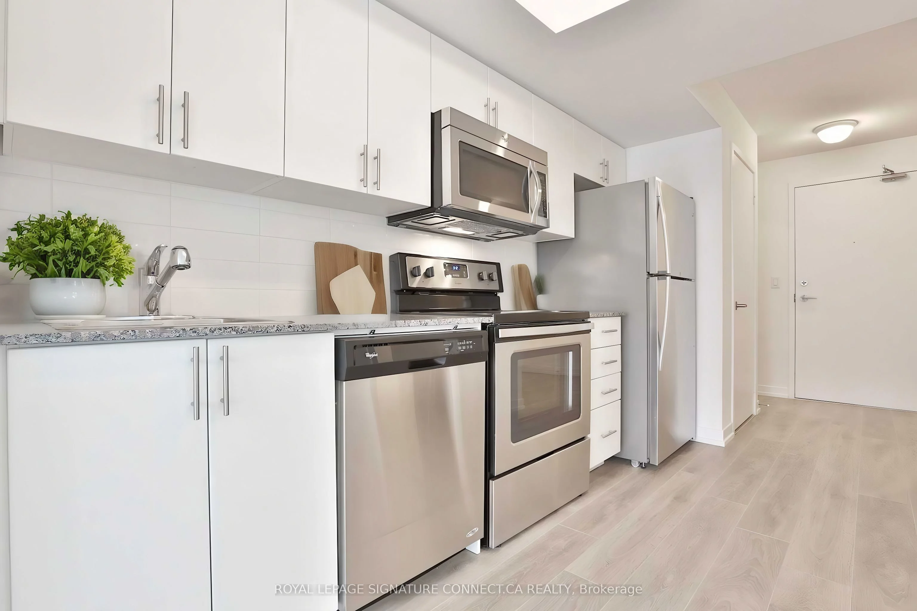 1420 Dupont Street 404, Toronto W02, ON M6H 4J8
