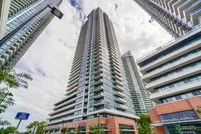 2212 Lake Shore Boulevard W 303, Toronto W06, ON M8V 0C2