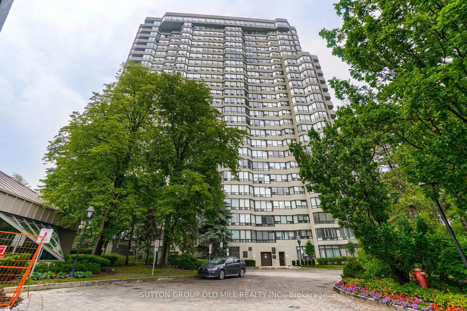 1320 Islington Avenue 1009, Toronto W08, ON M9A 5C6
