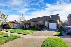 3274 Marlene Court, Mississauga, ON L4X 2N5