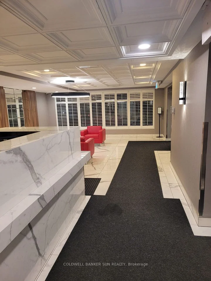 155 Hillcrest Avenue 2015, Mississauga, ON L5B 3Z2