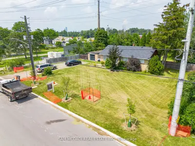 1561 Indian Grove, Mississauga, On L5h 2s5
