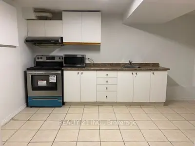 222 Lech Walesa Dr Drive, Mississauga, On L5b 3h6