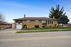 153 Gracefield Avenue, Toronto W04, On M6l 1l6