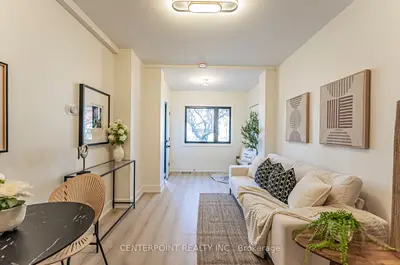 20 Roblocke Avenue, Toronto W02, On M6g 3r7