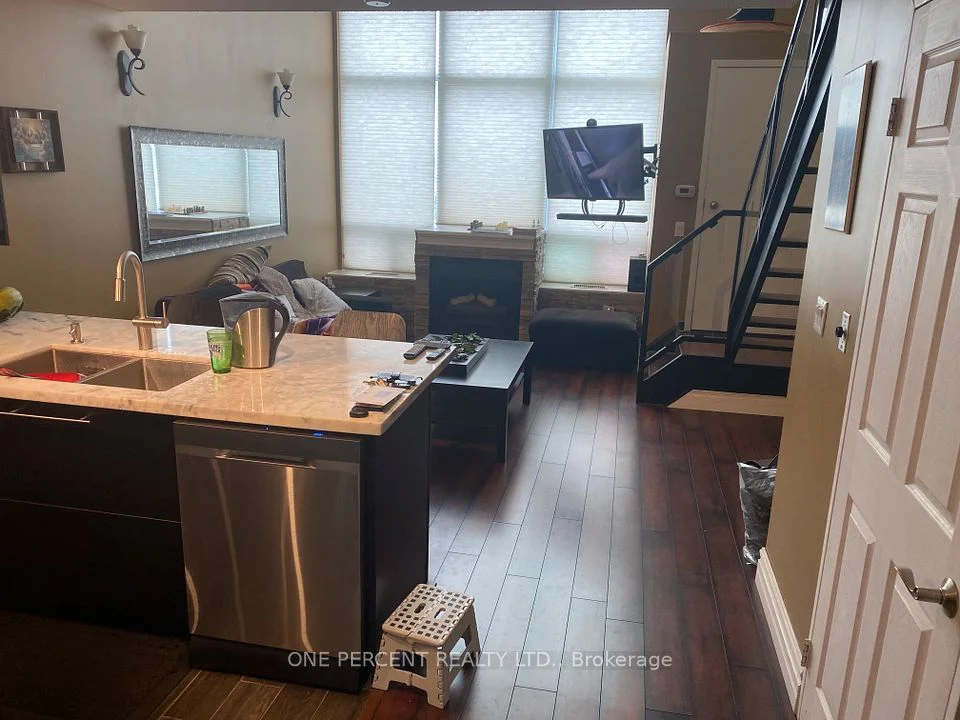 250 Manitoba Street 622, Toronto W06, ON M8Y 4G8
